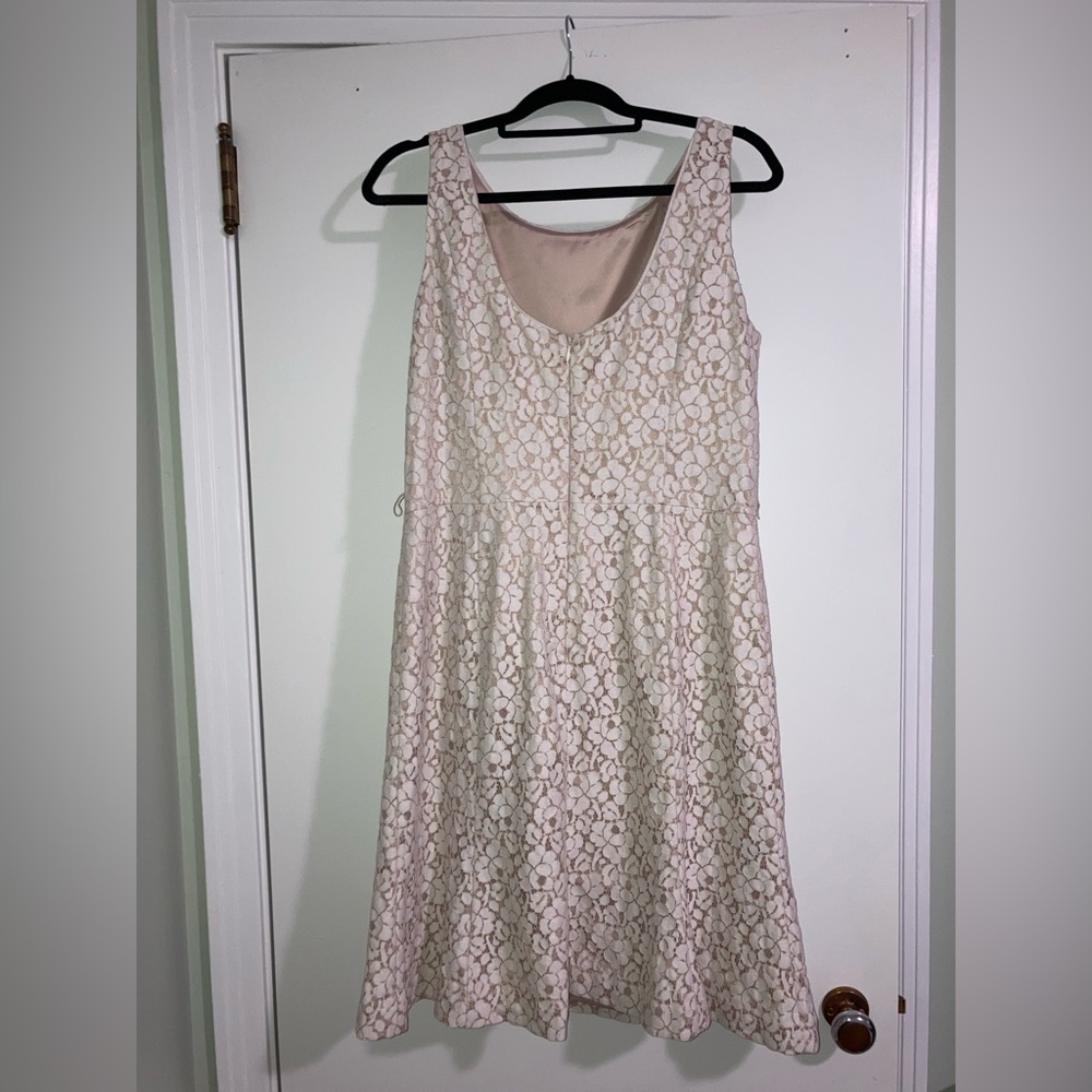 Beautiful white lace dress - Picture 3 of 9